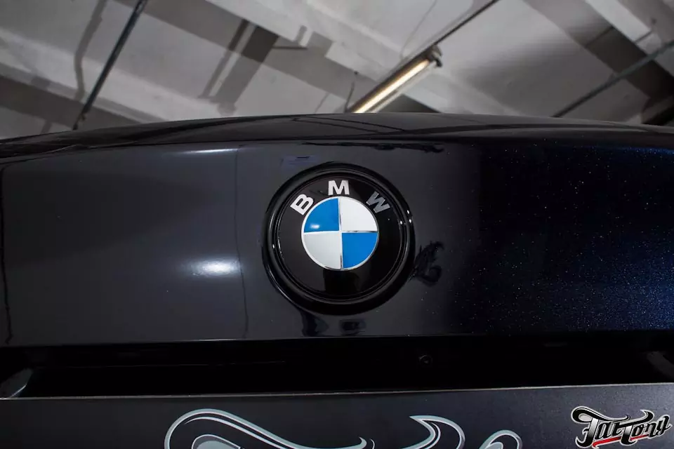 BMW X6 (F16). Окрас масок фар и рамок ПТФ в черный глянец. Порошковый окрас дисков.